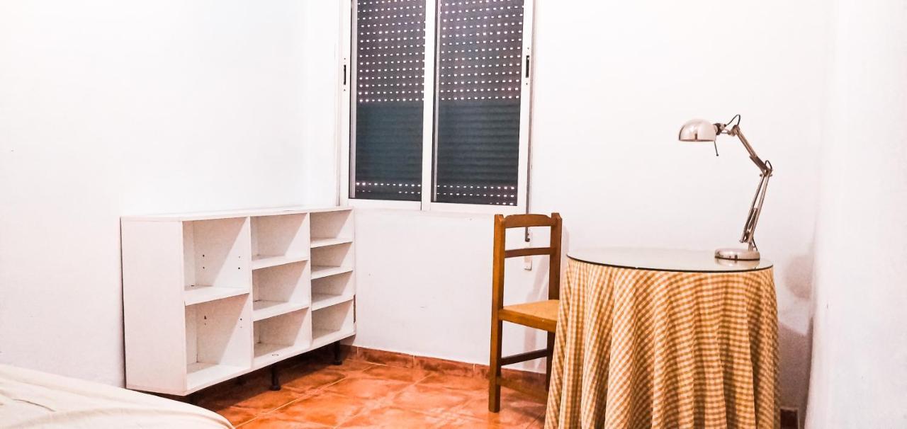 Room In Malaga Center, Homestay "Window To Road" - Habitacion En Apartamento, Ventana A La Careterra! Exteriér fotografie